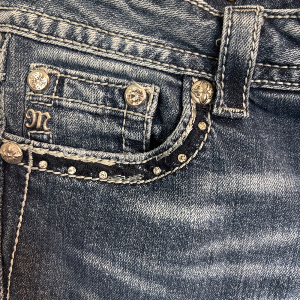 Miss Me Y2K Western Festive Boho Fleur De Lis Embellish Bermuda Denim Shorts 29 - Picture 3 of 14